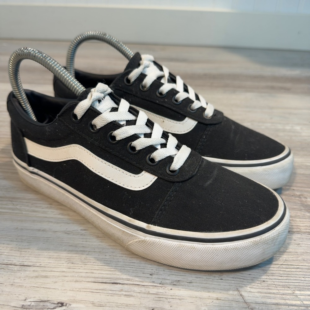 Vans Ward Low Top Sneakers Black White Canvas Skate Shoes Womens 7.5 508731